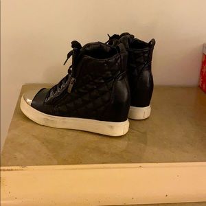 Quilted black wedge sneakers